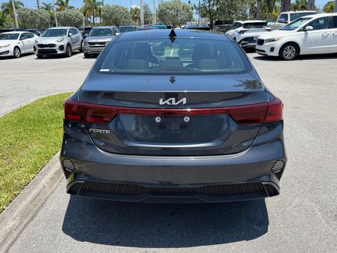 Used 2023 Kia Forte LXS w/ LXS Technology Package FWD image 4