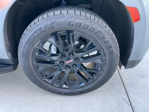 Used 2023 GMC Yukon XL SLT AWD/4WD image 22