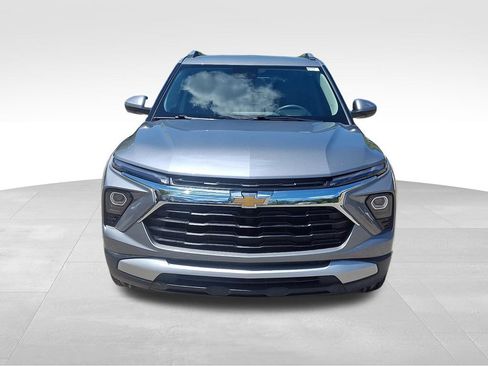 Used 2024 Chevrolet TrailBlazer LT AWD/4WD image 2
