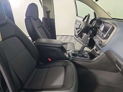 Used 2022 Chevrolet Colorado Z71 w/ Z71 Midnight Edition image 36