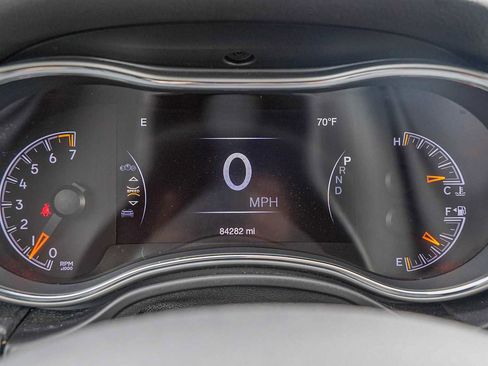 Used 2018 Jeep Grand Cherokee Limited image 15