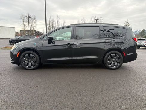 Used 2019 Chrysler Pacifica Limited w/ Advanced Safetytec Group image 4