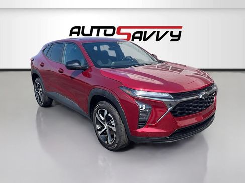 Used 2025 Chevrolet Trax RS FWD image 1