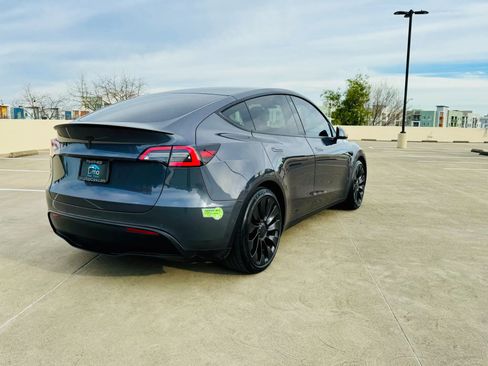 Used 2022 Tesla Model Y Performance image 7