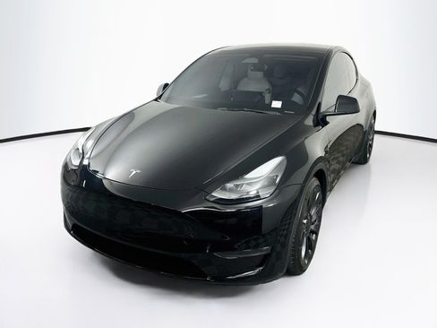 Used 2023 Tesla Model Y Performance AWD/4WD image 3