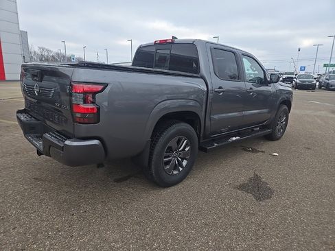 Used 2022 Nissan Frontier SV w/ Technology Package image 6