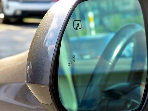 Used 2018 Toyota Sienna XLE image 13