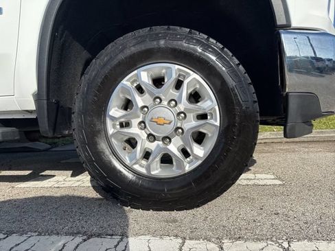 Used 2023 Chevrolet Silverado 2500 LT w/ Convenience Package AWD/4WD image 9