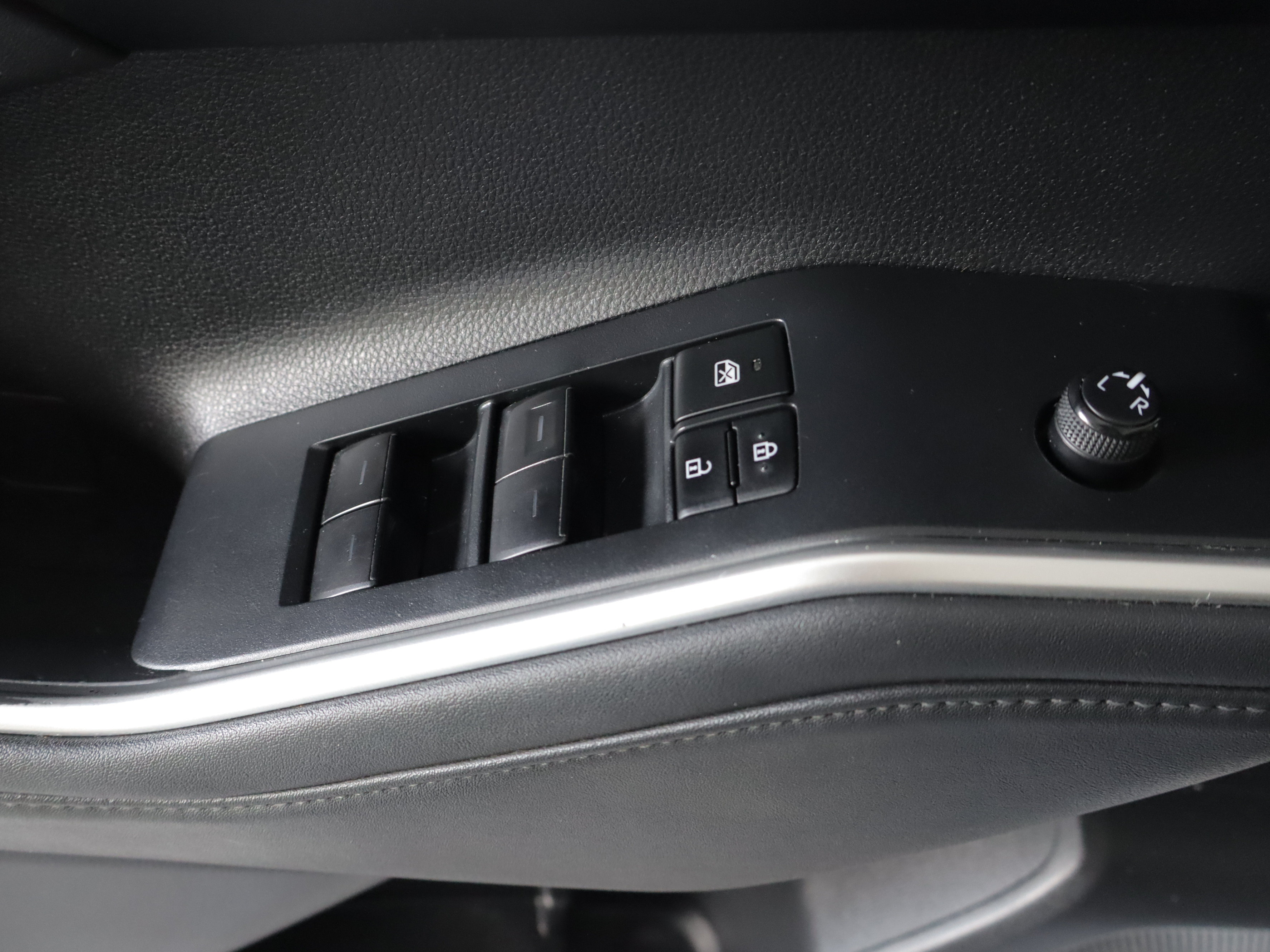 Used 2022 Toyota Highlander XLE AWD/4WD image 13