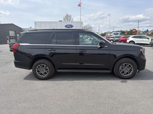 Used 2025 Ford Expedition Active AWD/4WD image 2