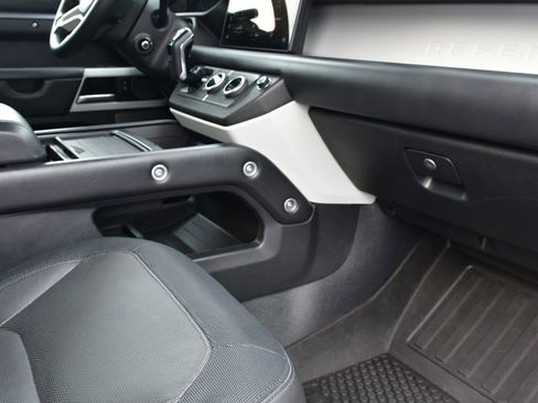 Used 2024 Land Rover Defender 90 X-Dynamic SE image 23