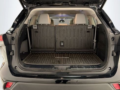 Used 2023 Toyota Highlander XLE AWD/4WD image 26