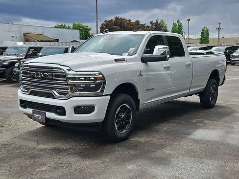 New 2026 RAM 2500 Laramie AWD/4WD image 3