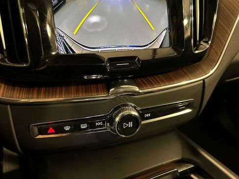 Certified 2023 Volvo XC60 B5 Ultimate w/ Climate Package AWD/4WD image 18