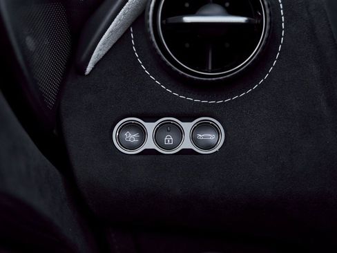 Used 2024 McLaren 750S Spider image 50