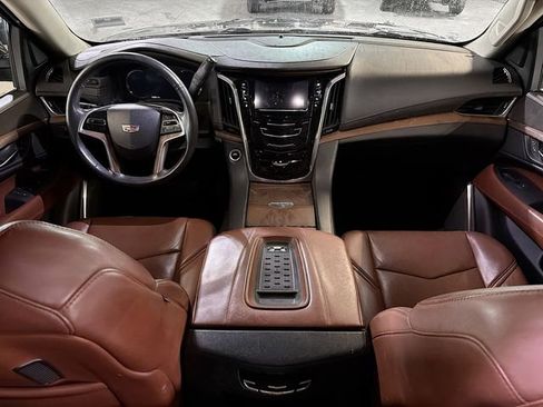 Used 2017 Cadillac Escalade Premium Luxury image 10