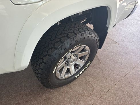 Used 2023 Toyota Tacoma SR5 AWD/4WD image 11
