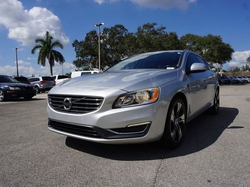 Used 2015 Volvo V60 T5 Premier image 12