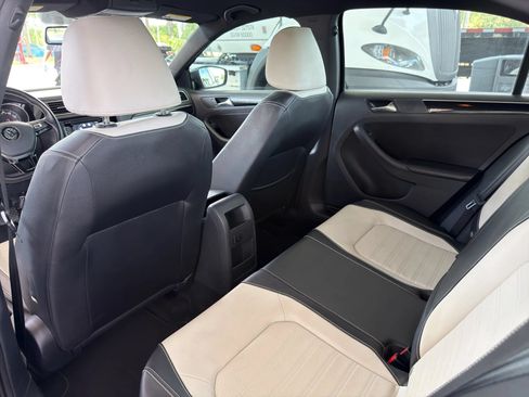 Used 2015 Volkswagen Jetta Sport FWD image 35