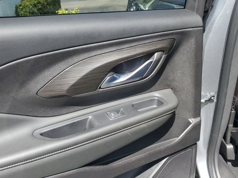 Used 2024 GMC Terrain SLE image 12