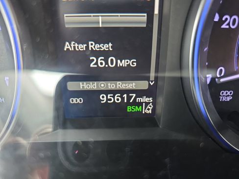 Used 2019 Toyota Highlander XLE FWD image 19