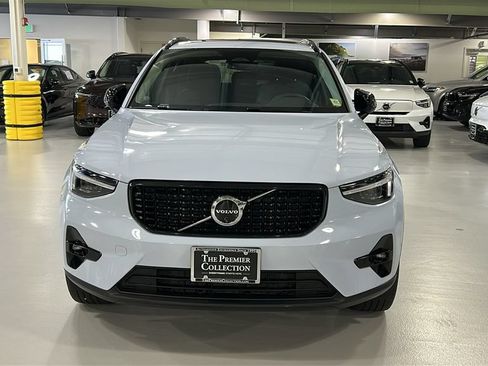 Certified 2026 Volvo XC40 B5 Plus AWD/4WD image 2