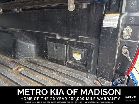 Used 2016 Toyota Tacoma TRD Off-Road w/ Premium & Technology Package image 29