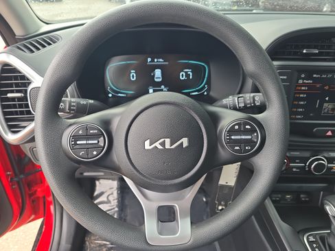 Used 2025 Kia Soul LX FWD image 27