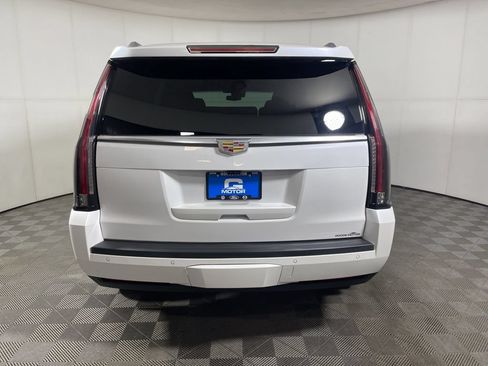 Used 2019 Cadillac Escalade Premium Luxury AWD/4WD image 6