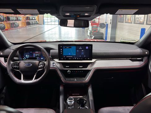 Used 2025 Ford Explorer ST-Line w/ ST-Line Street Pack AWD/4WD image 16