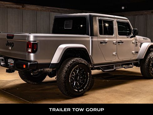 Used 2021 Jeep Gladiator Willys image 9