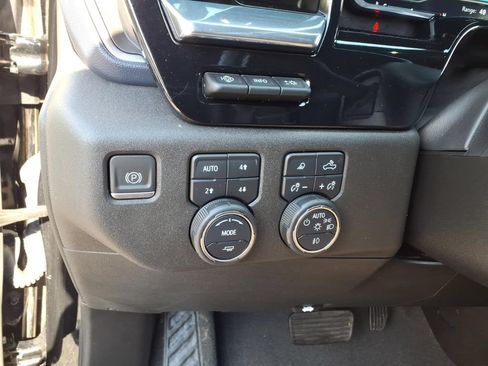 Used 2023 Chevrolet Silverado 1500 High Country w/ Technology Package AWD/4WD image 28