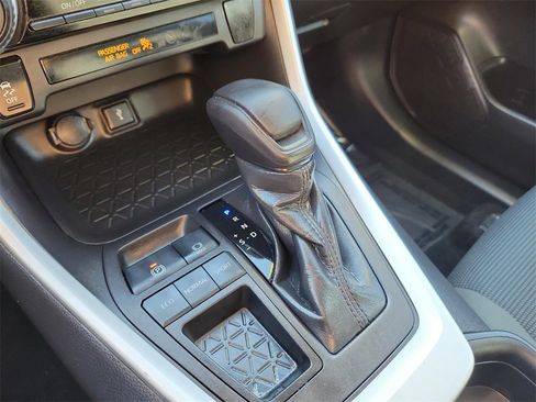 Used 2021 Toyota RAV4 LE image 28