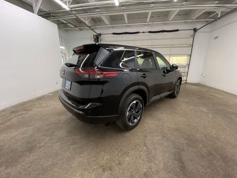 Used 2025 Nissan Rogue SV image 6