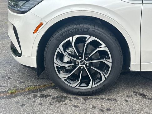 New 2026 Lincoln Nautilus Reserve AWD/4WD image 12