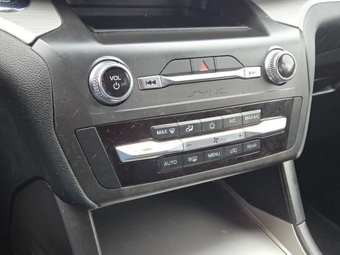 Used 2020 Ford Explorer XLT image 25