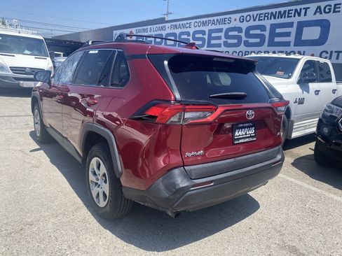Used 2021 Toyota RAV4 LE w/ Carpet Mat Package (TMS) FWD image 10