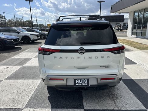 Used 2023 Nissan Pathfinder Platinum image 4