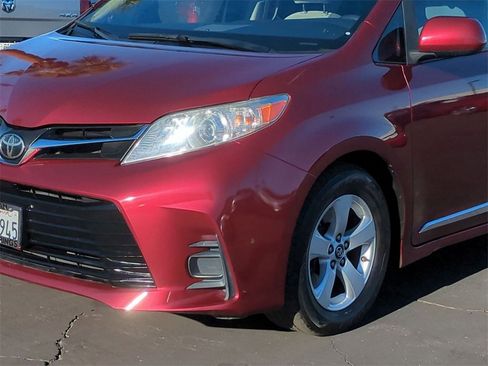 Used 2019 Toyota Sienna LE image 8
