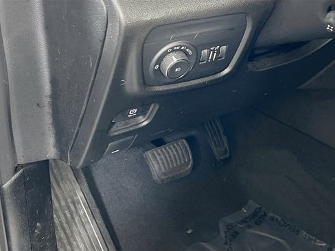 Used 2023 Jeep Grand Cherokee L Limited w/ Luxury Tech Group II image 10