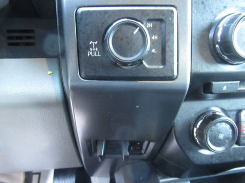 Used 2018 Ford F150 XLT w/ Equipment Group 302A Luxury AWD/4WD image 25