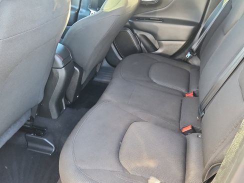 Used 2023 Jeep Renegade Latitude image 11