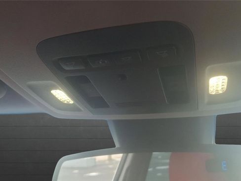 Used 2018 Toyota Camry XSE image 27