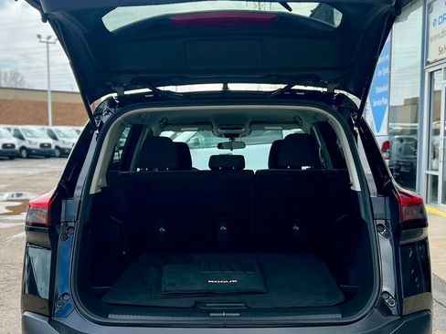 Used 2023 Nissan Rogue SV image 9