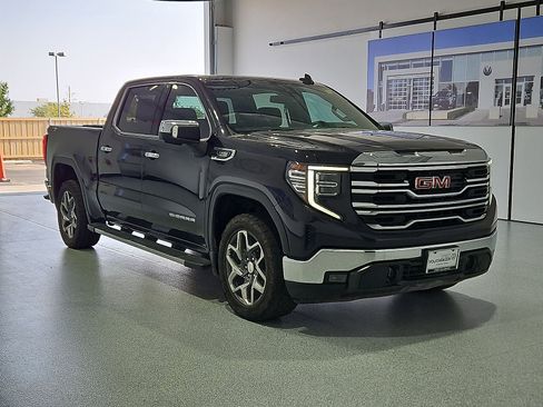 Used 2023 GMC Sierra 1500 SLT AWD/4WD image 2