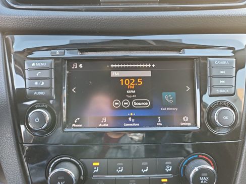 Used 2019 Nissan Rogue Sport S image 12