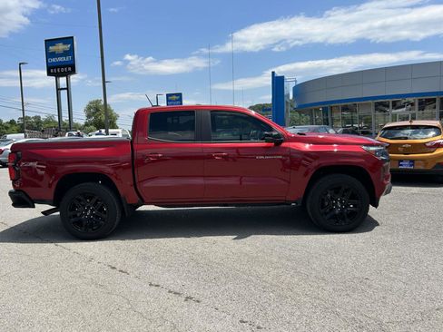 Used 2025 Chevrolet Colorado Z71 w/ Technology Package AWD/4WD image 2
