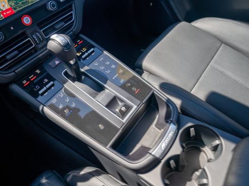 Certified 2026 Porsche Macan AWD/4WD image 21