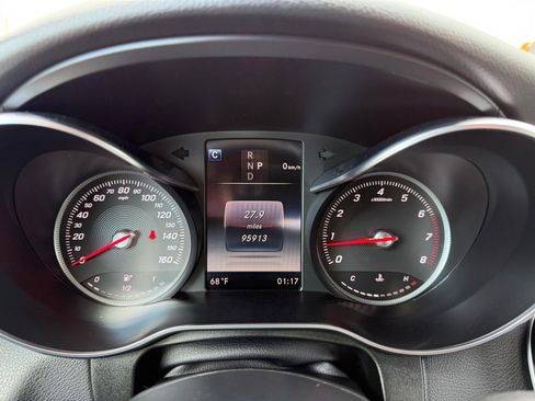 Used 2018 Mercedes-Benz GLC 300 GLC 300 4MATIC w/ Premium Package image 35