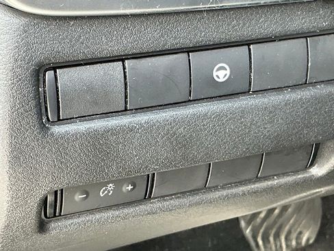 Used 2021 Nissan Rogue SV image 15